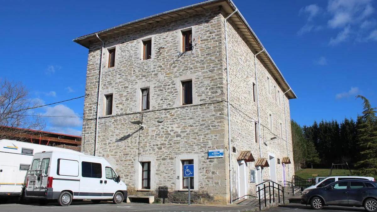 Edificio del sindicato de Respaldiza, donde se ubica el piso de emergencia social, pero destinada a sede de la Cuadrilla de Ayala