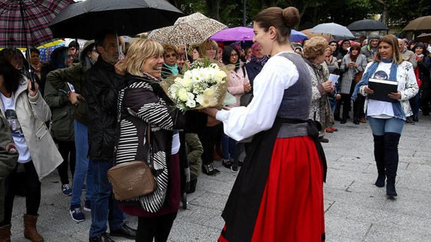 Cientos de personas rinden homenaje en Irun a Nagore Laffage