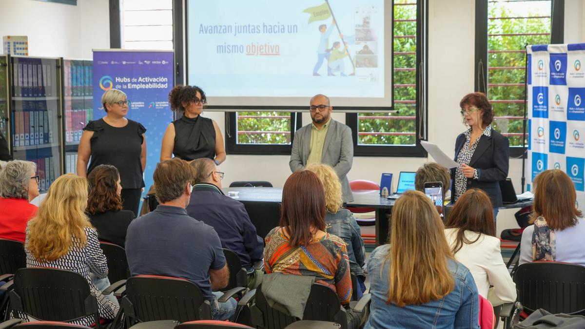 Encuentro con las personas participantes en las Lanzaderas de Empleo de Álava celebrado este viernes en el centro Ignacio Ellacuría.