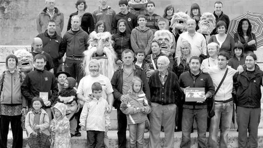 Los impulsores del proyecto y colaboradores se hicieron ayer una foto de familia.