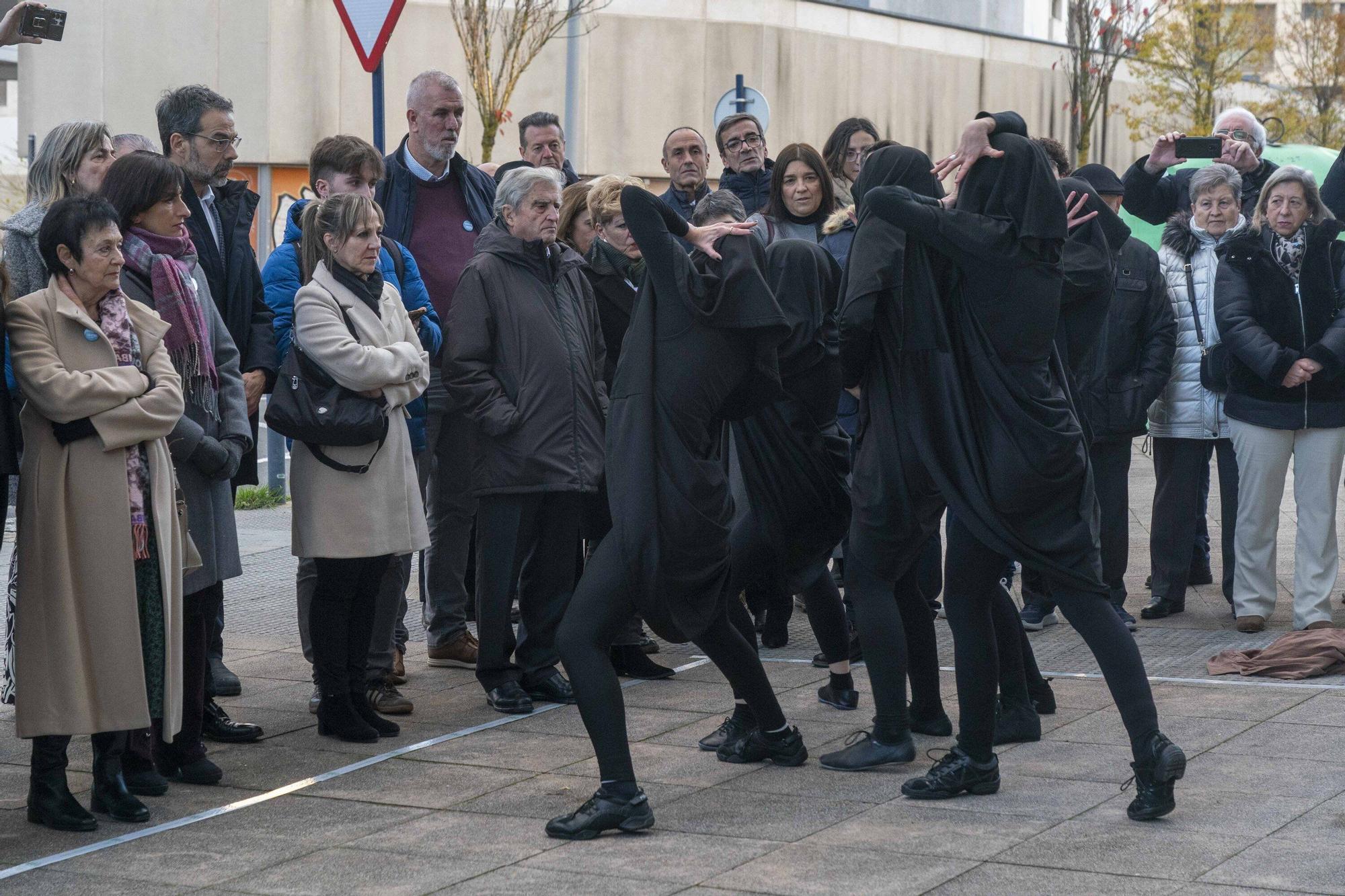En imágenes: Zabalgana estrena un mural sobre la evolución del movimiento obrero