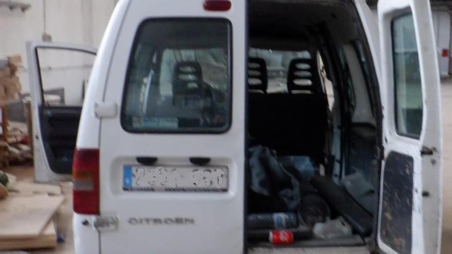 Sorprendidos robando cableado eléctrico en una nave industrial de Ayegui