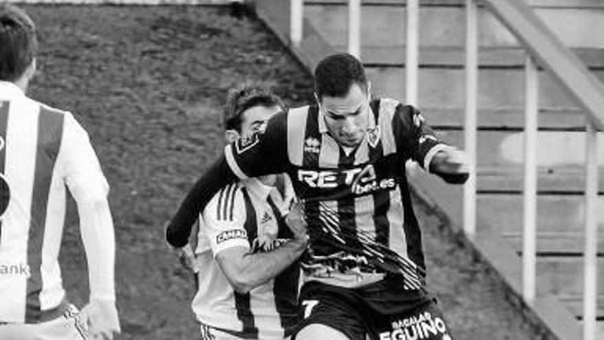 El barakaldo vence  y sostiene el liderato