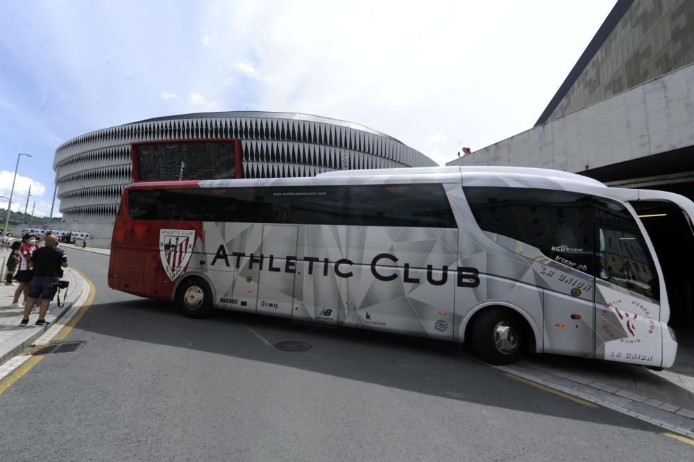 El autobús del Athletic llegando al campo.