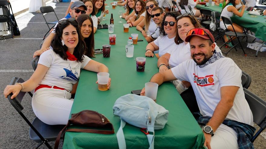 Fotos de la comida de calderetes y paellada para jóvenes por fiestas de Noáin