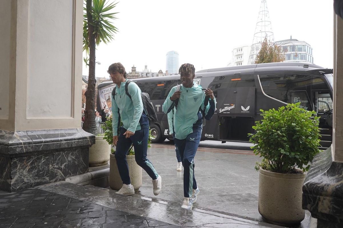 Los jugadores del Athletic llegan al hotel de concentración