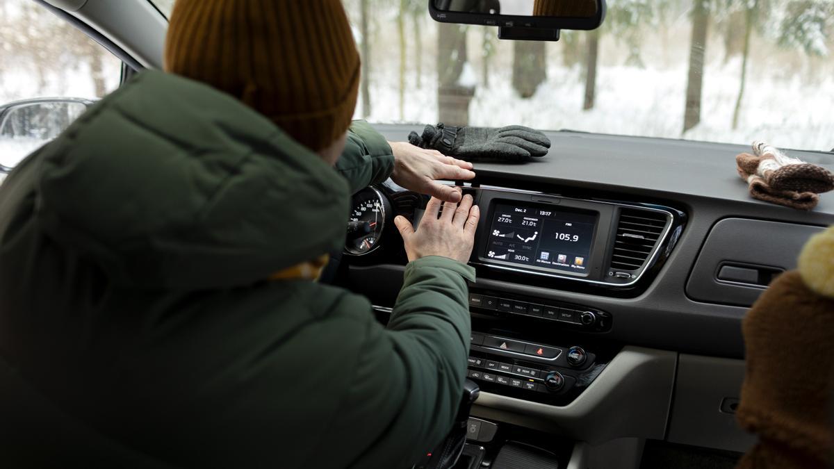 ¿Es recomendable calentar el motor en parado los días fríos como se hacía antes?