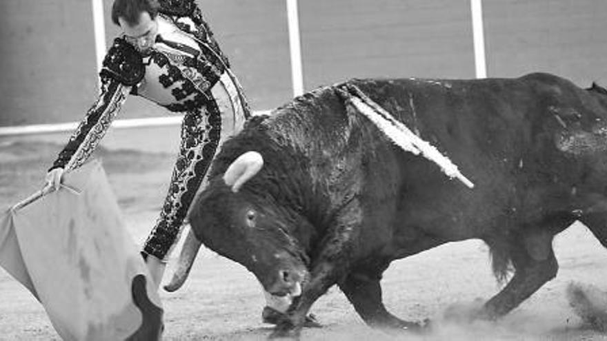 Leandro (3 orejas) se estiró con gusto y temple en redondo y al natural.