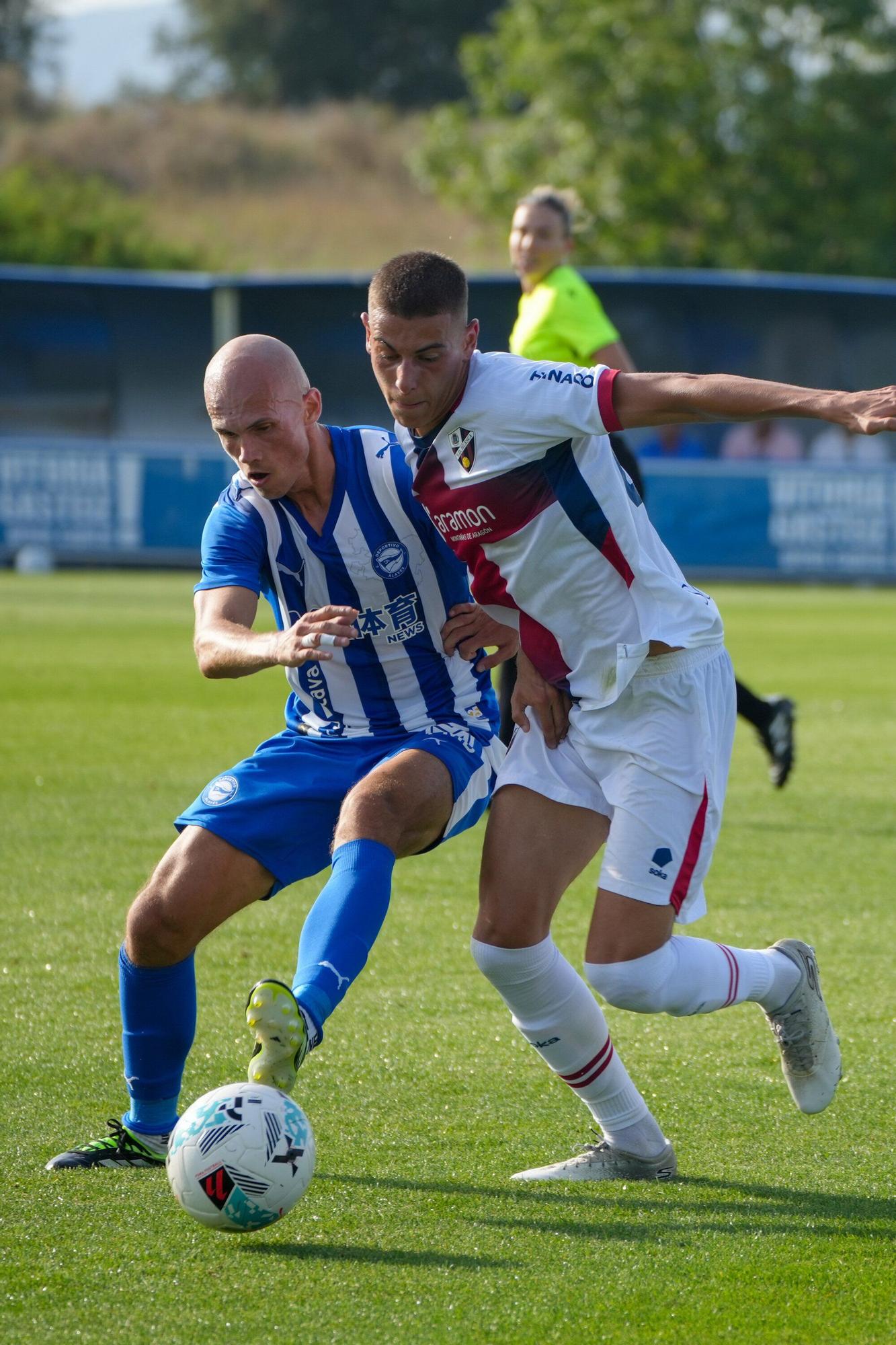 En imágenes: El Alavés pierde contra el Huesca en pretemporada (0-1)