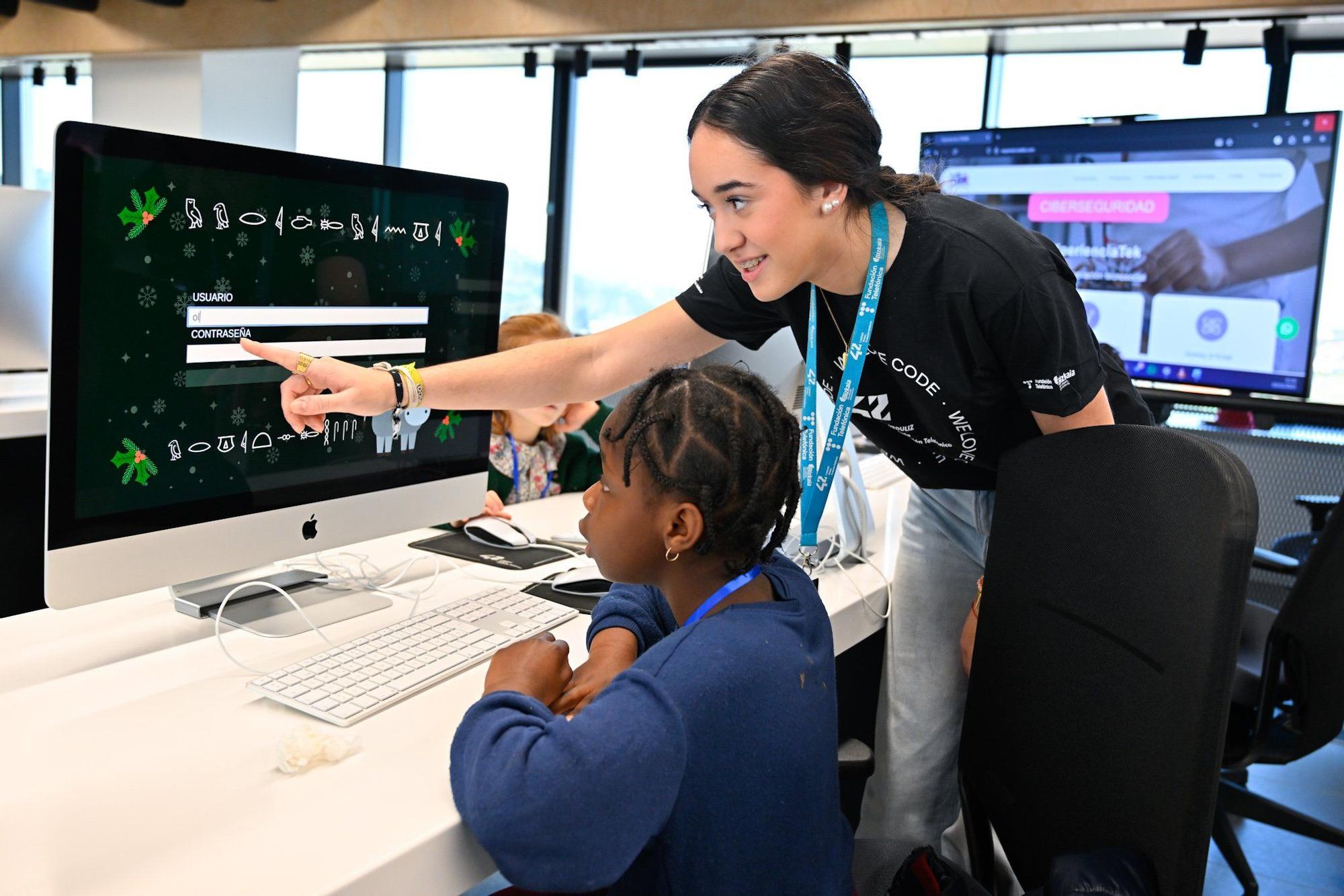 En imágenes: ‘hackeo’ al Olentzero vasco en el campus 42 Urduliz