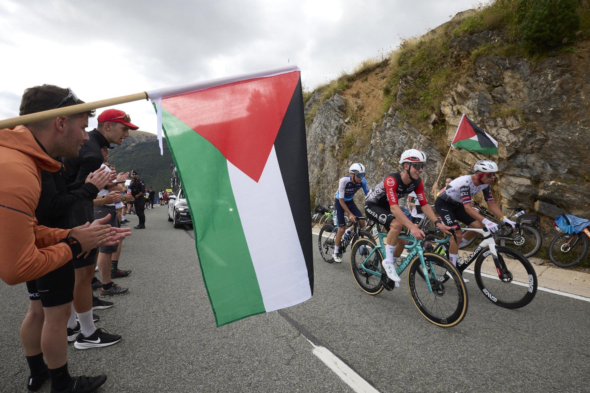 Fotos de la etapa navarra de La Vuelta 25 entre Sendaviva y Larra - Belagua