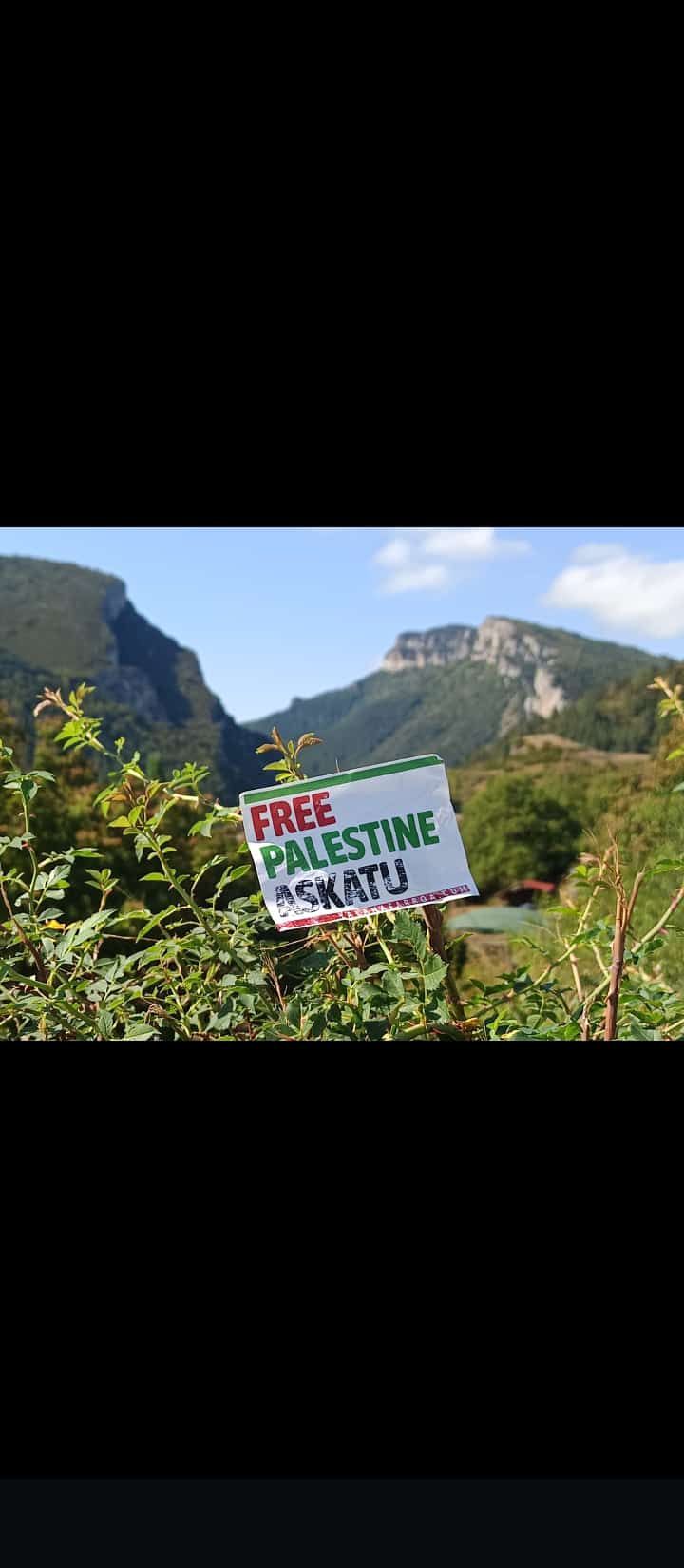 La Vuelta: el Valle de Roncal protesta contra el genocidio de Gaza