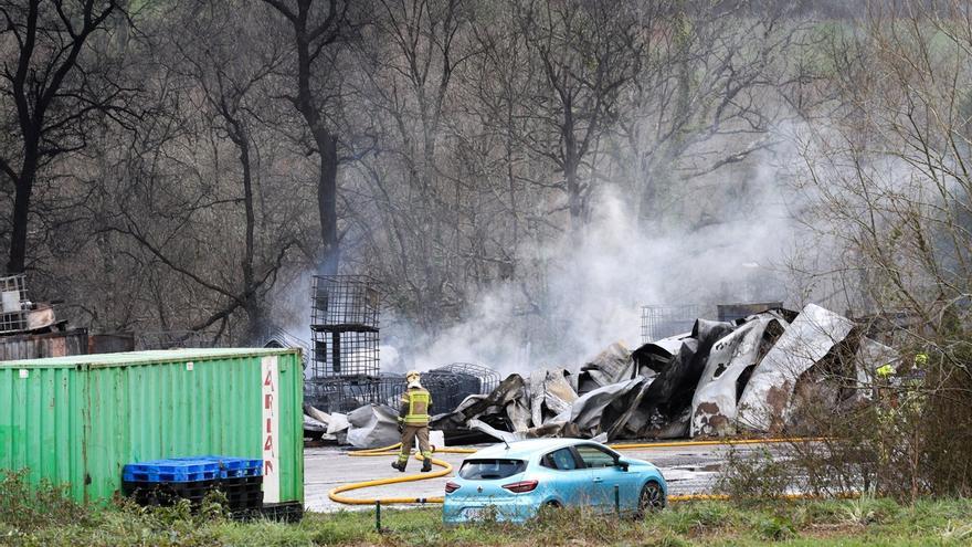 Incendio en una planta de caucho en Sopuerta