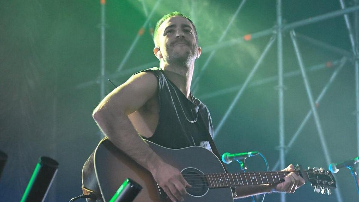 El cantante de ETS (En Tol Sarmiento) Iñigo Etxezarreta