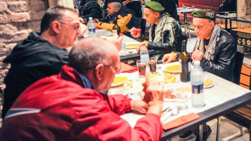 Comida gratuita para los más necesitados en un restaurante de Bilbao