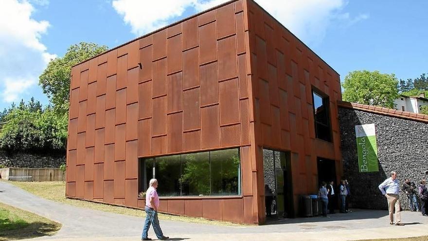 Además de un parque de 47.000 metros cuadrados, el centro cuenta con un edificio expositivo de tres plantas. Fotos: I. Fradua