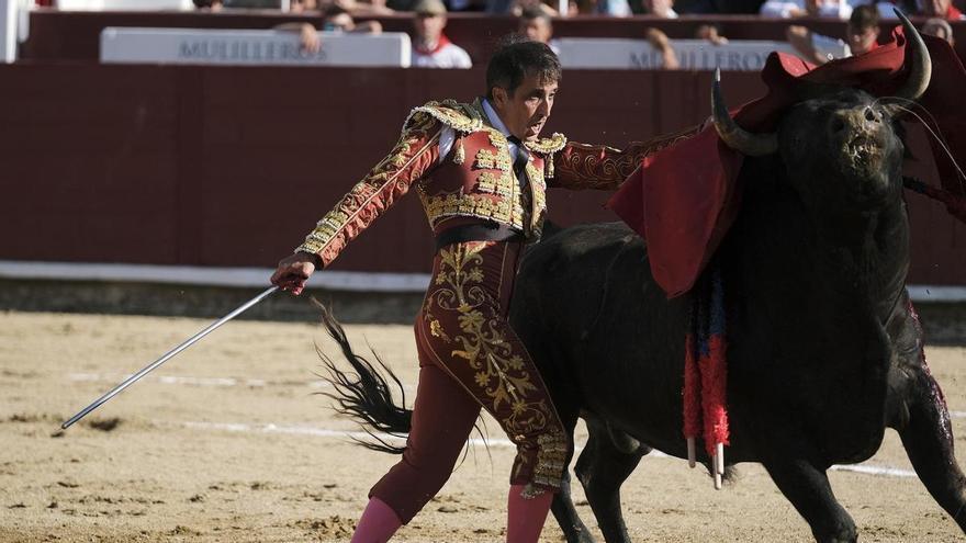 Toros en fiestas de Estella: triunfo de oficio de Javier Castaño en pastueña corrida de Partido de Resina