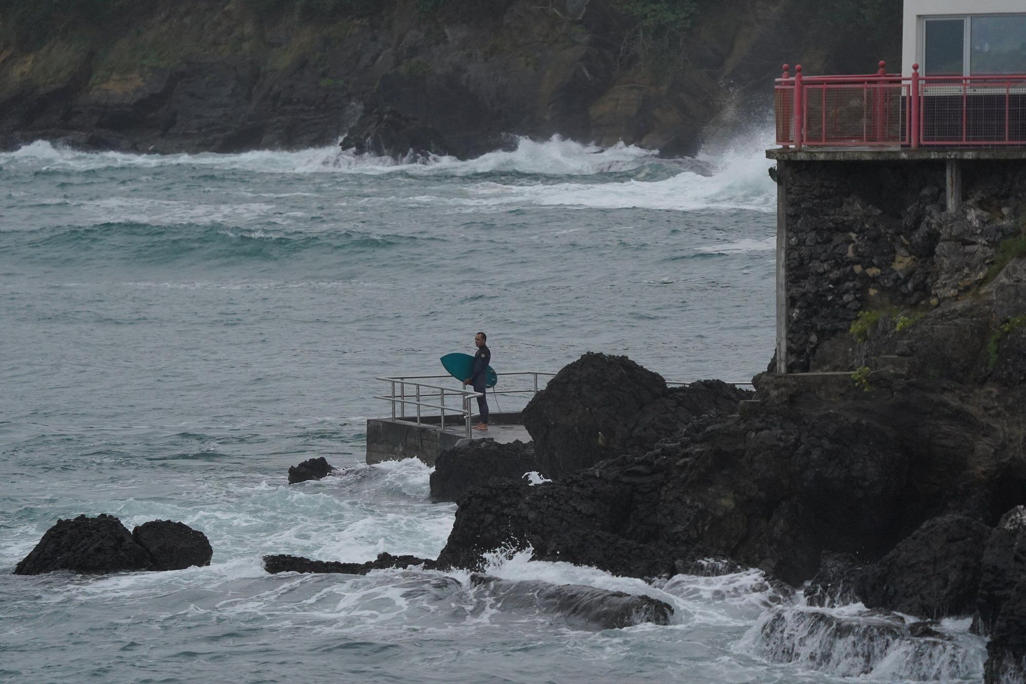 En imágenes: "La comunidad del surf está como loca, suele haber pocos días al año con olas como estas"