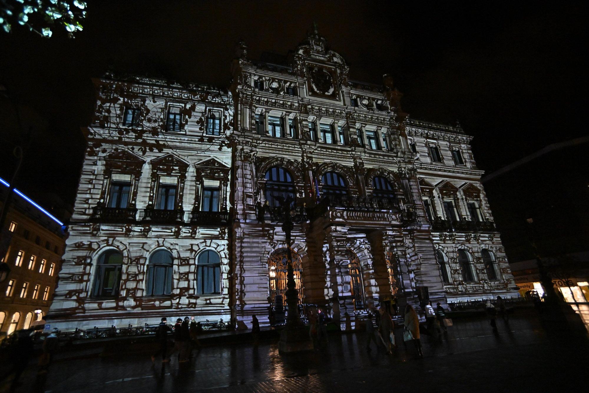 Así se ha iluminado la fachada del Palacio Foral de Bizkaia
