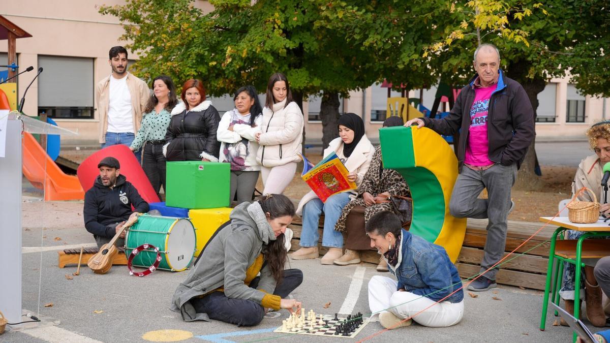 Presentación de la red Errotan Errotu que se ha creado para impulsar y defender el nuevo proyecto educativo Errota