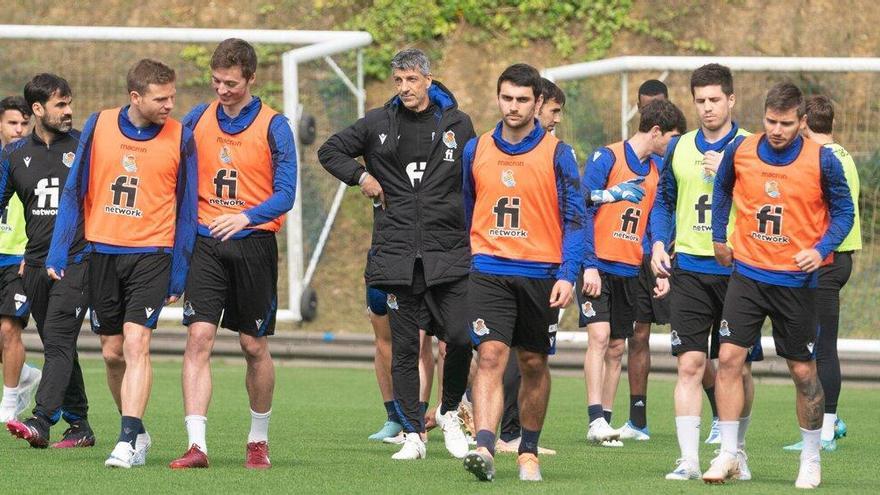 La plantilla de la Real, durante el entrenamiento de ayer en Zubieta