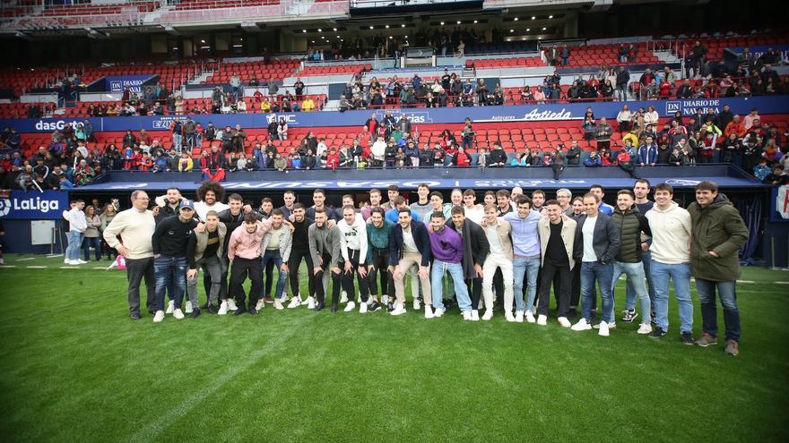 Roberto Torres se despide de Osasuna arropado y ovacionado por su afición