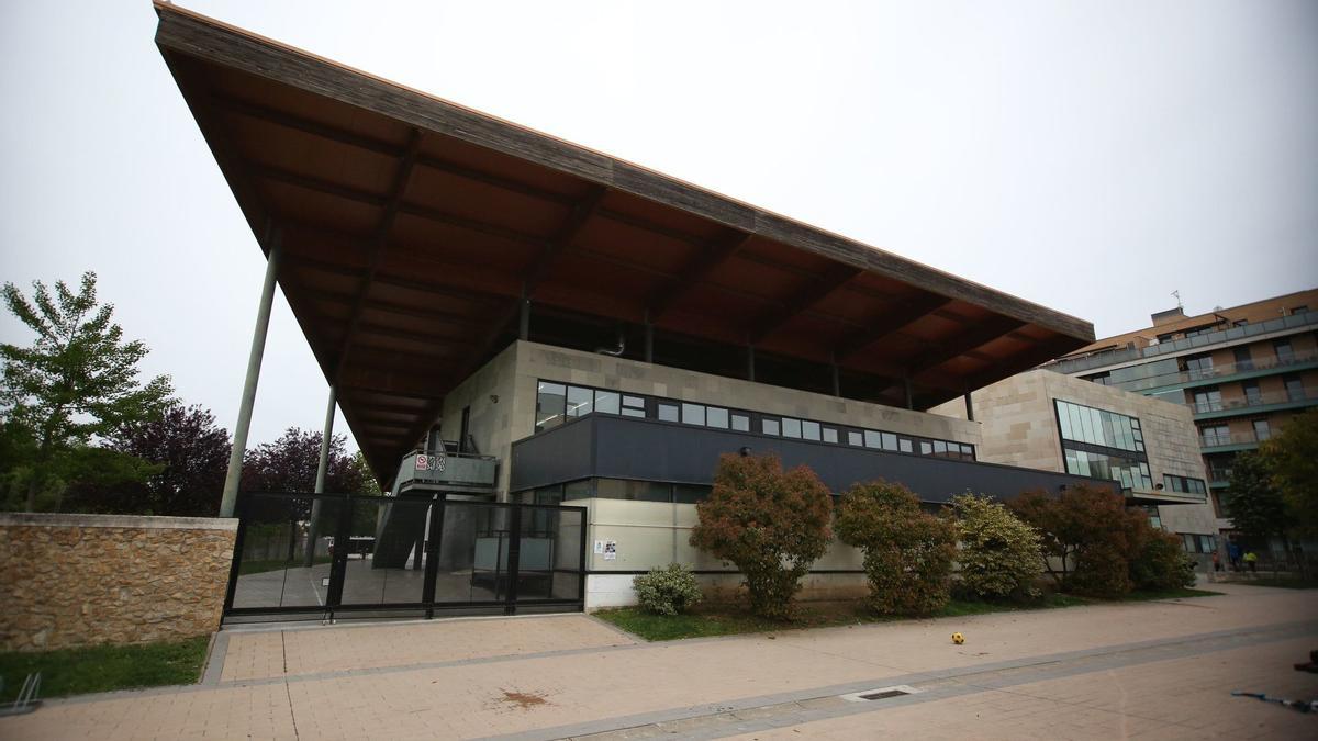 Exterior del Colegio Virgen Blanca de Huarte.