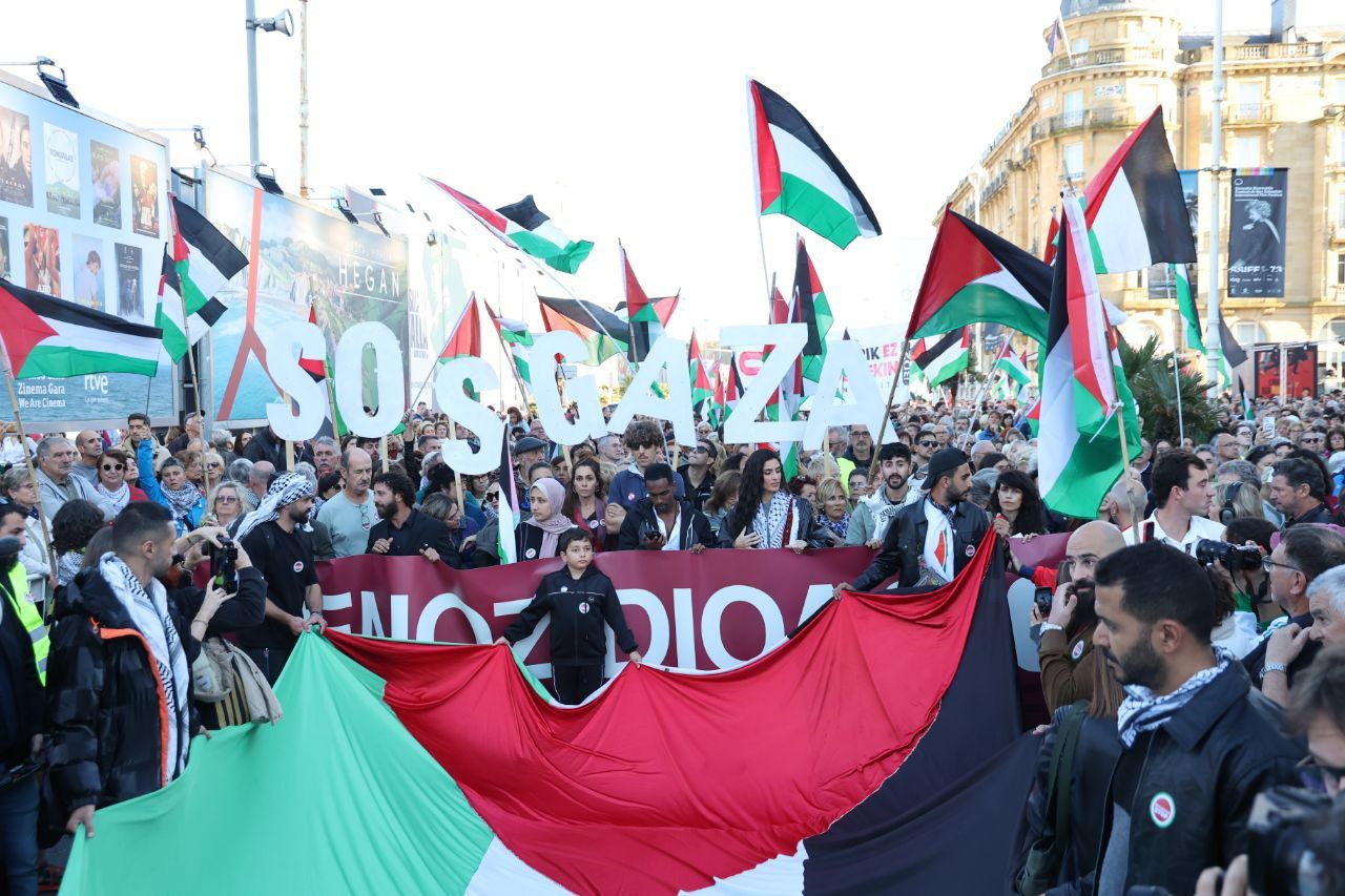 La solidaridad con Palestina llena las calles de Donostia