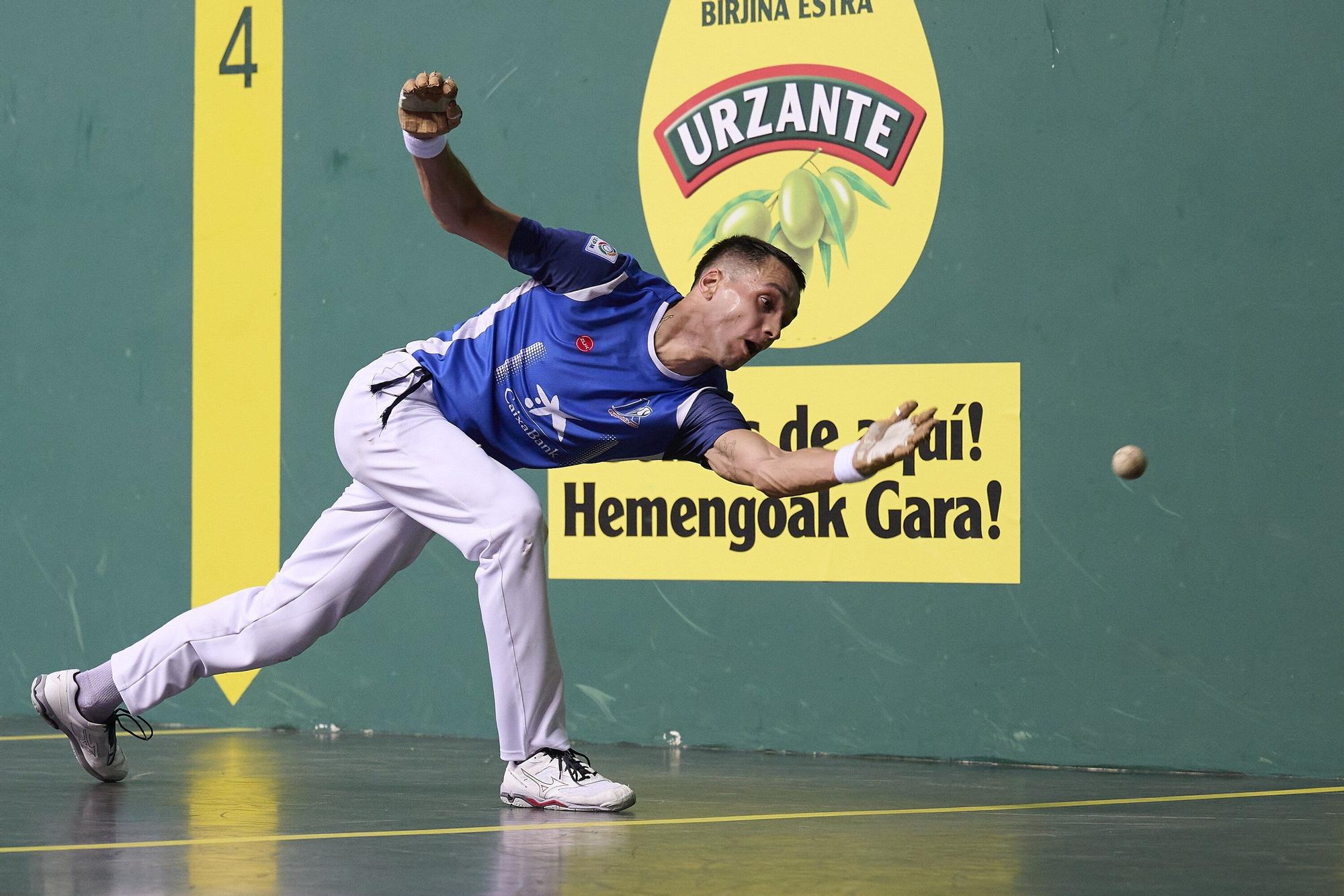Javier Zabala y Jon Mariezkurrena, campeones del Masters CaixaBank ante Altuna III e Imaz en el Navarra Arena.