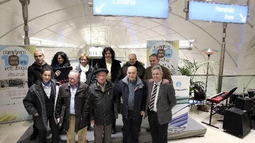 Acto de celebración del centenario de la línea del &quot;Topo&quot; de EuskoTren, con un viaje amenizado con música y otras actividades, y posterior reconocimiento a la plantilla.