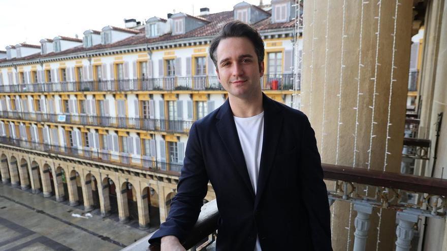 Quién es Xabier Anduaga, la voz que vuelve a casa por el día de San Sebastián