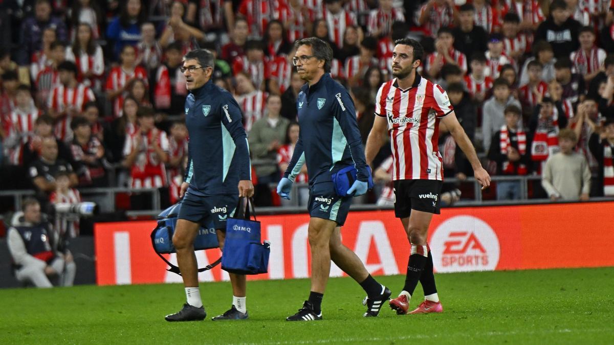 Lekue tuvo que ser sustituido por unas molestias físicas Lekue tuvo que ser sustituido por unas molestias físicas