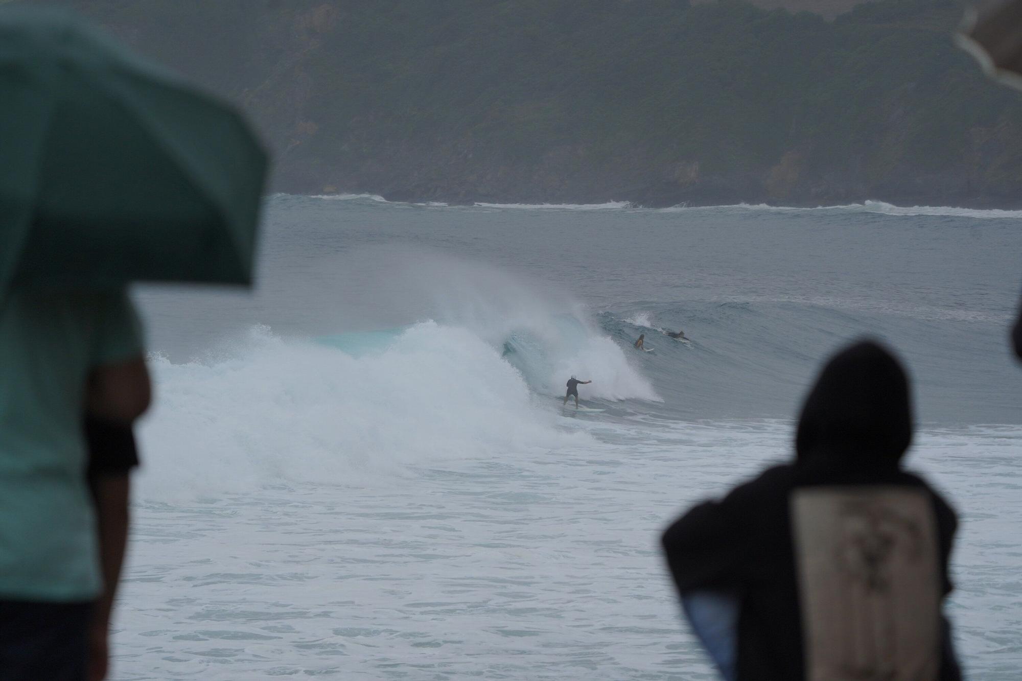 En imágenes: "La comunidad del surf está como loca, suele haber pocos días al año con olas como estas"