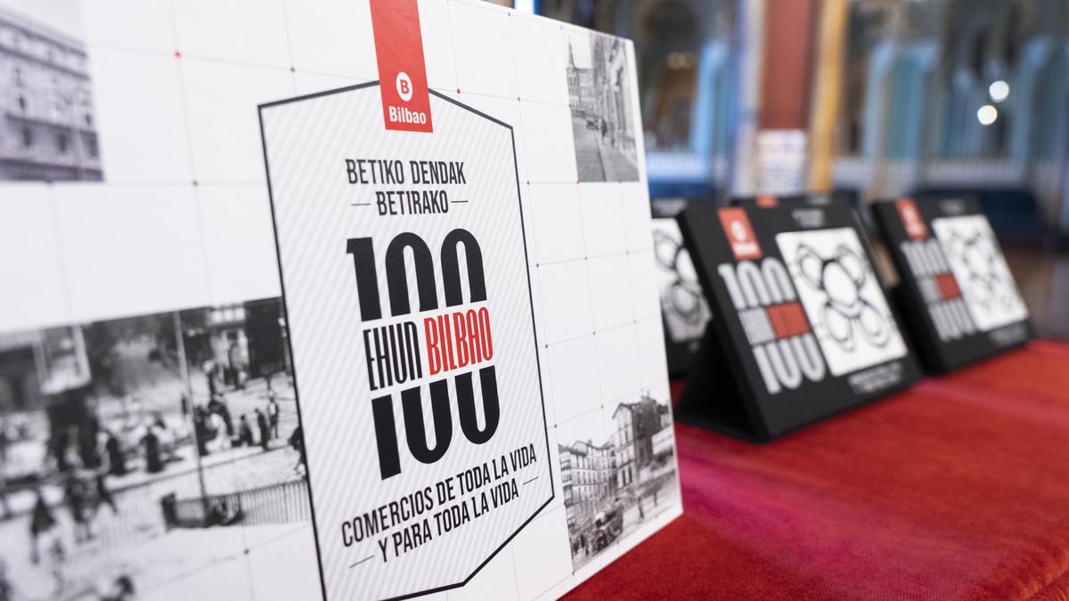 Imagen de archivo del libro de los comercios centenarios de Bilbao