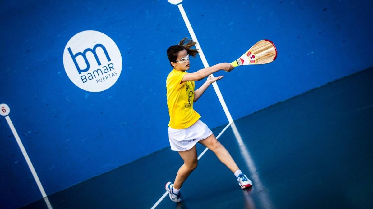 Maider Ardanaz en un partido de pelota.