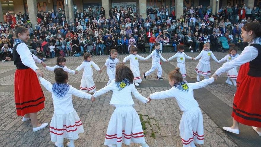 El acto concluyó con el Baile de la Era.