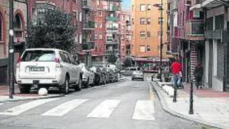 En las calles Castilla-La Mancha, Nafarroa y Bizkaia se ha inhabilitado uno de los laterales para aparcar. Lapurdi se ha transformado en peatonal.