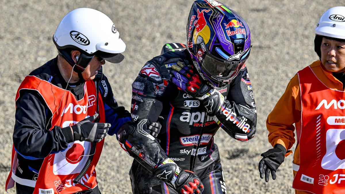 Jorge Martín se duele de la clavícula derecha nada más sufrir la caída en Japón que el sábado pasado le provocó una fractura.