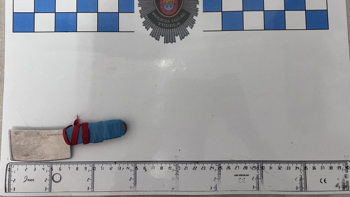 Arma blanca requisada a la persona que amenazó a otra en la calle.