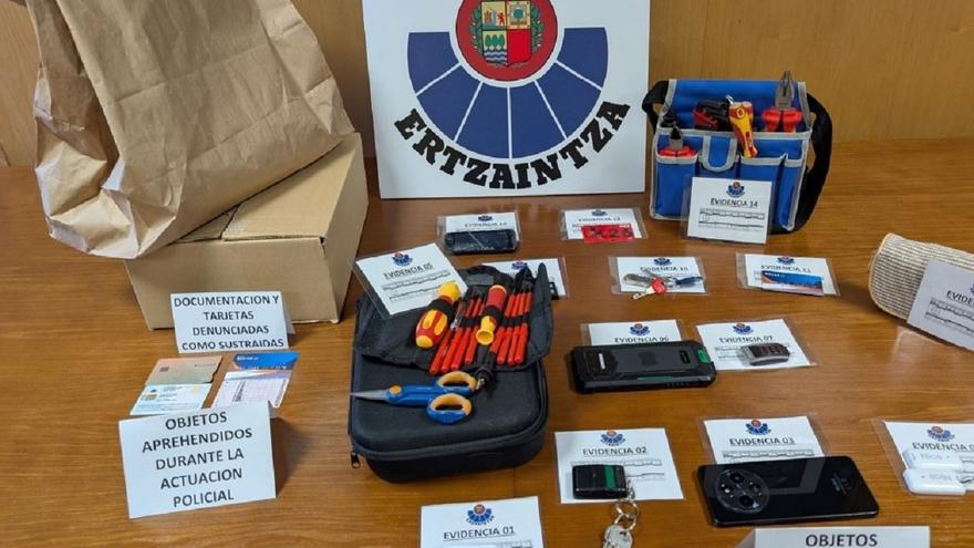 Arrolla a una pareja al intentar huir tras ser sorprendida robando en un coche aparcado en Irun