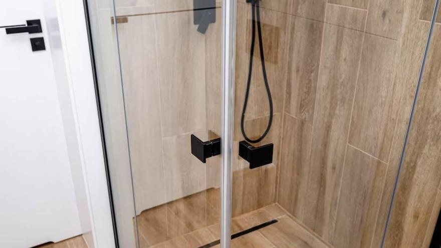 Adiós a la ducha de toda la vida: el invento revolucionario de Leroy Merlin para bañarse como en un spa