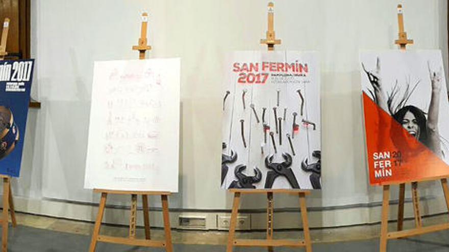 Panorámica con los carteles que optan a anunciar los Sanfermines de 2017.