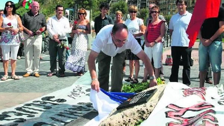 Izagirre confirma que analiza el proyecto de la Casa de la Paz, aunque no dará &quot;giros a nada&quot;