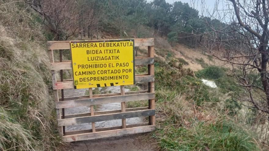 El camino que une Donostia y Pasaia sigue cortado por deslizamiento