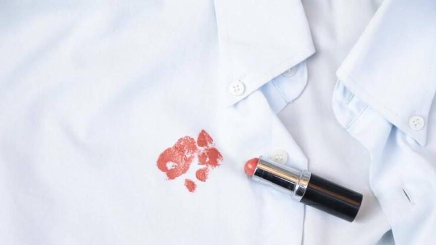 Olvídate de las camisas sucias: el método para limpiar las manchas de los cuellos con resultados increíbles