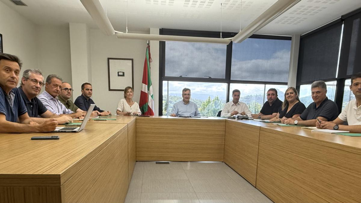 El EBB presidido por Aitor Esteban, en su reunión en Donostia