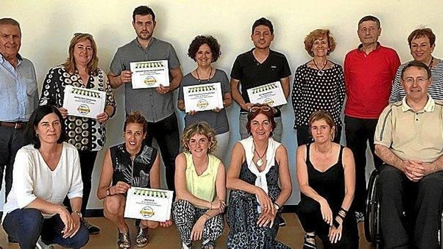 Ocho tiendas de Azkoitia se adaptan a los mayores