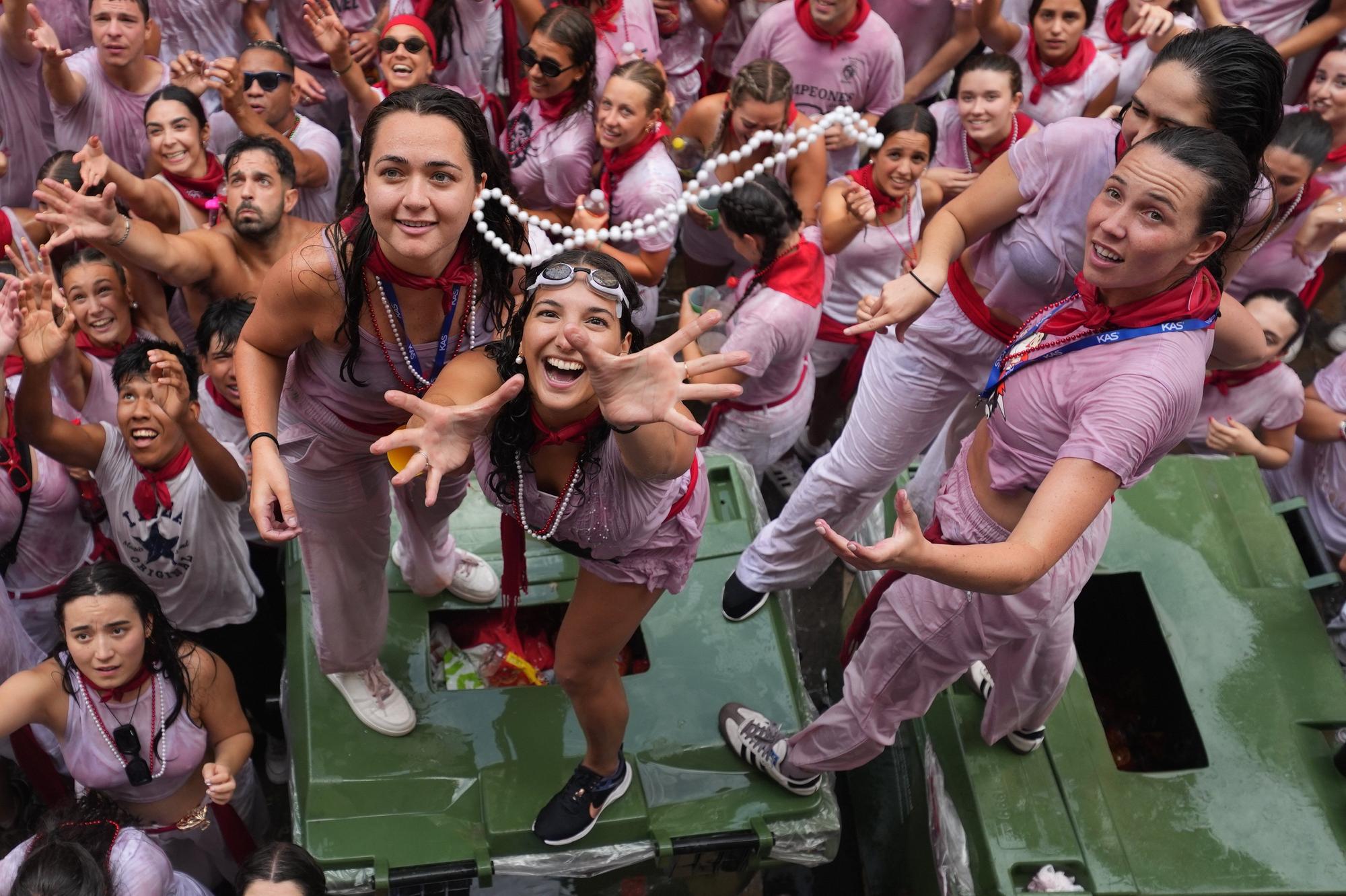 Fotos del  Chupinazo de San Fermín 2025 en Pamplona: ¡La fiesta más internacional se enciende con un grito solidario por Palestina!