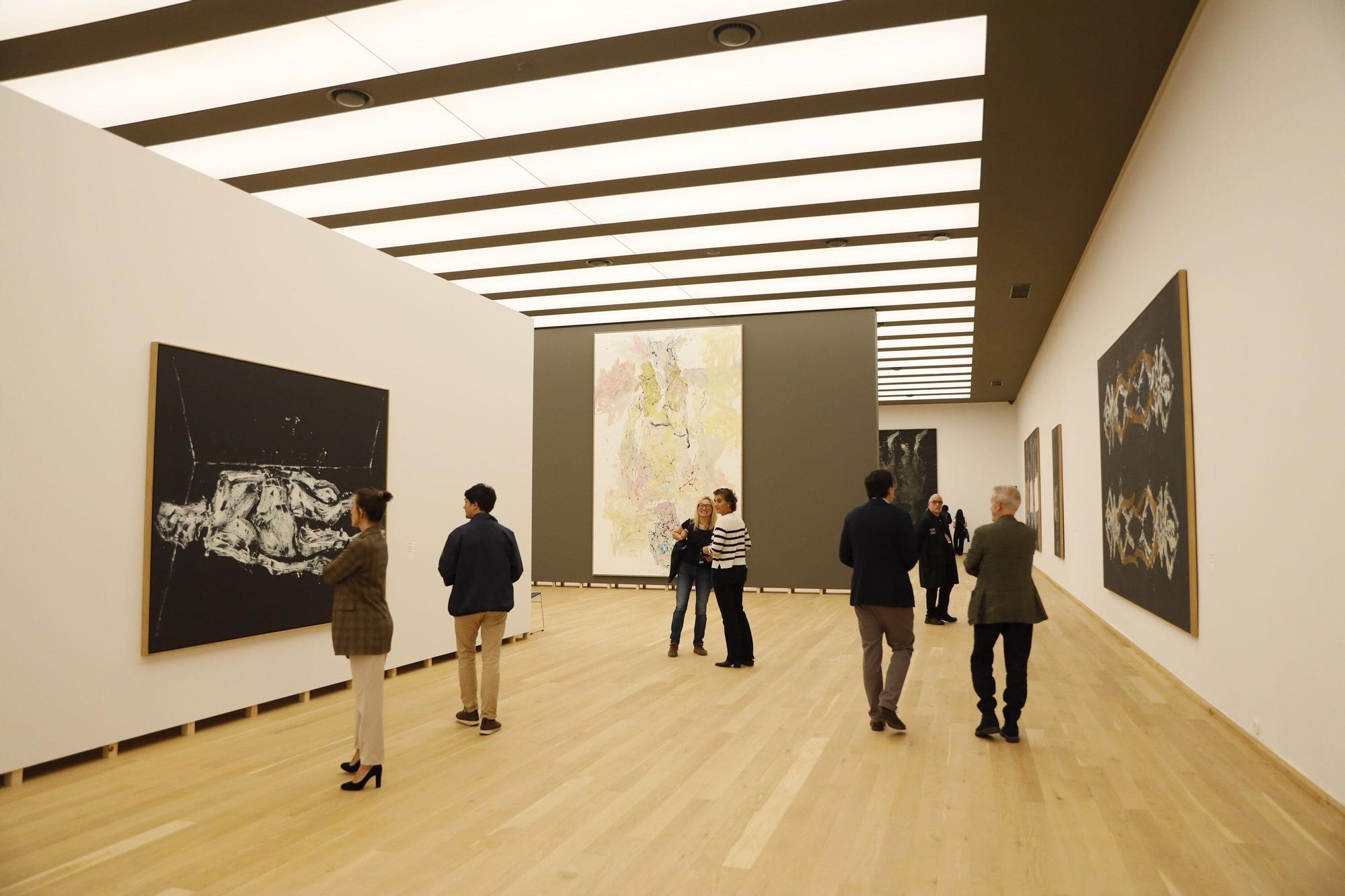 El edificio moderno del Bellas Artes reabre con Baselitz, el artista que decidió pintar el mundo al revés