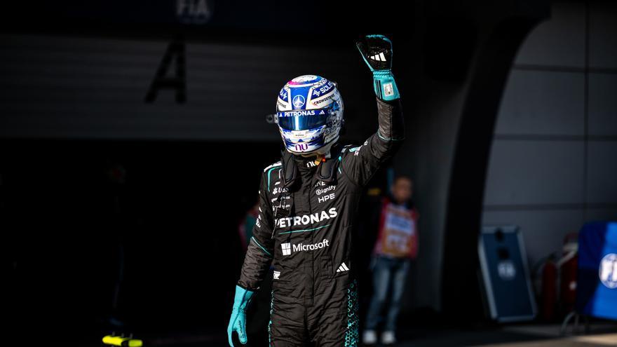 Russell reafirma su dominio y conquista el esprint de China tras resistir el asalto de los Ferrari